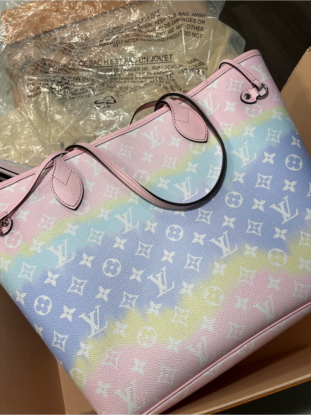Authentic Louis Vuitton Pastel Gradient Monogram Neverful MM Tote Iconic - Picture 13 of 16